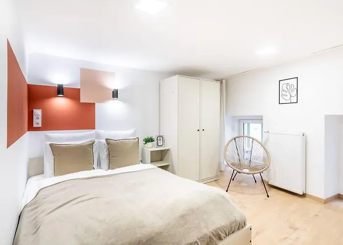 Cityscape Budget Apartments Doubledecker B