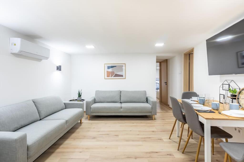 Cityscape Budget Doubledecker B Apartman